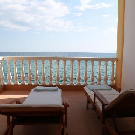 George & Katerina Houses Paralia Dionysiou Exterior foto